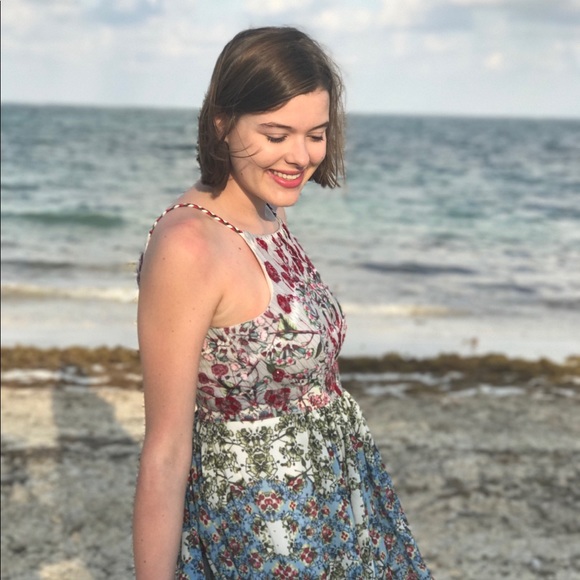 Meet your Posher, Alexia - Picture 2 of 3